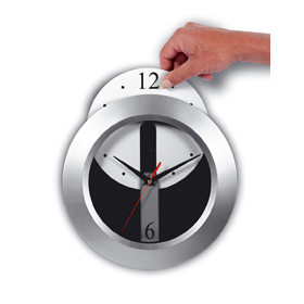 Reloj de pared con esfera extraíble. ...