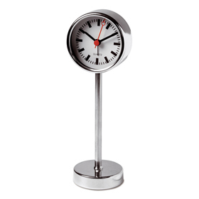 Reloj de estación de trenes con pie y...
