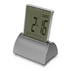 Reloj digital de sobremesa con calend...